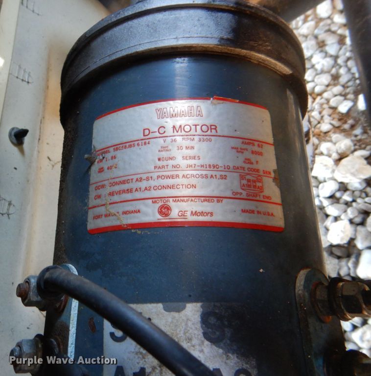 image for item DH7342 2002 Yamaha G16  golf cart