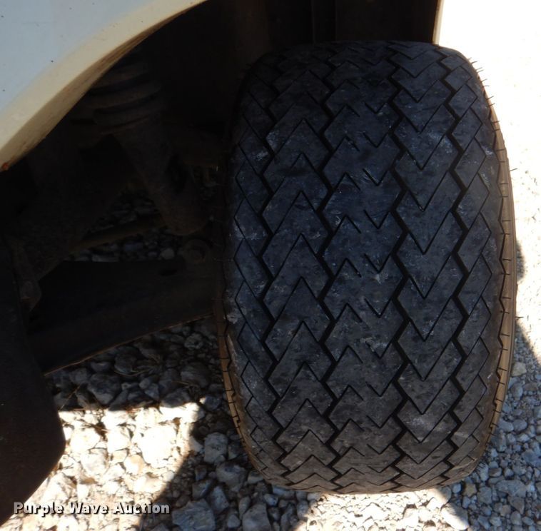 image for item DH7342 2002 Yamaha G16  golf cart