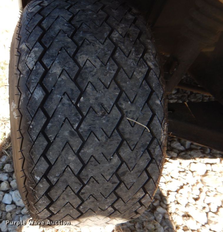 image for item DH7342 2002 Yamaha G16  golf cart