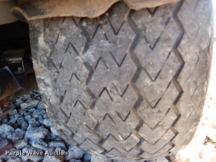 image for item DH7342 2002 Yamaha G16  golf cart