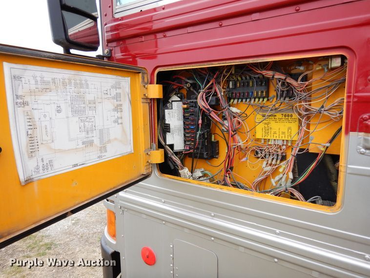 image for item DI8687 2000 International 3800  Amtran school bus