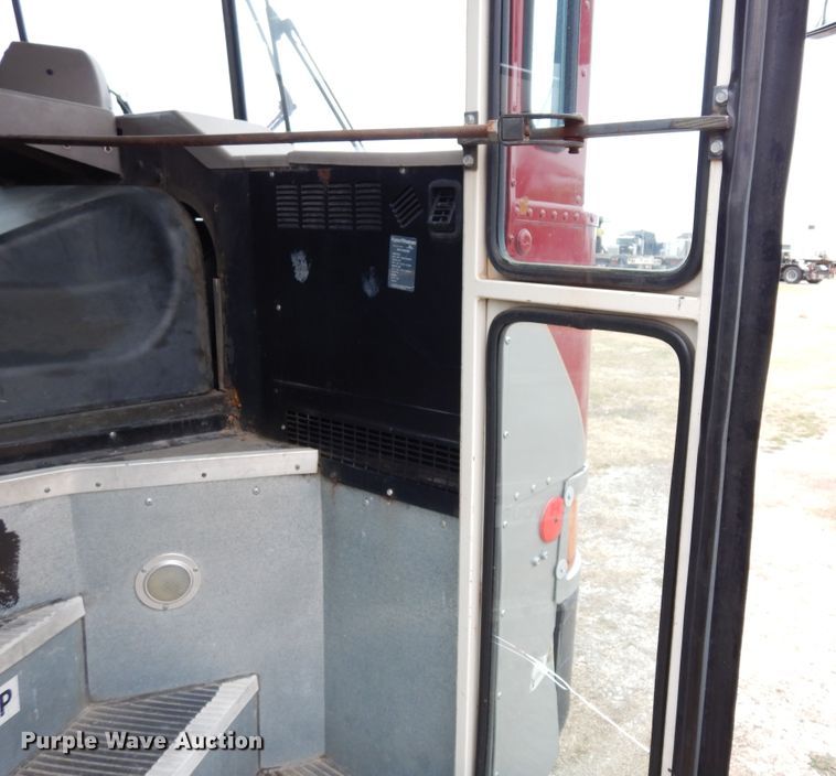 image for item DI8687 2000 International 3800  Amtran school bus