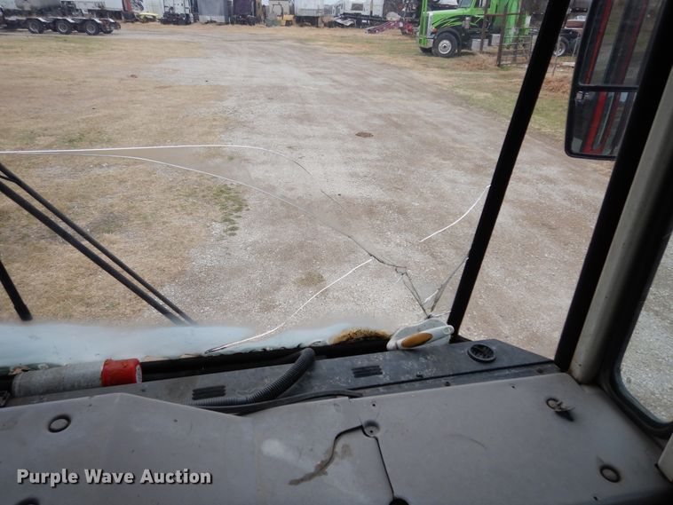 image for item DI8687 2000 International 3800  Amtran school bus