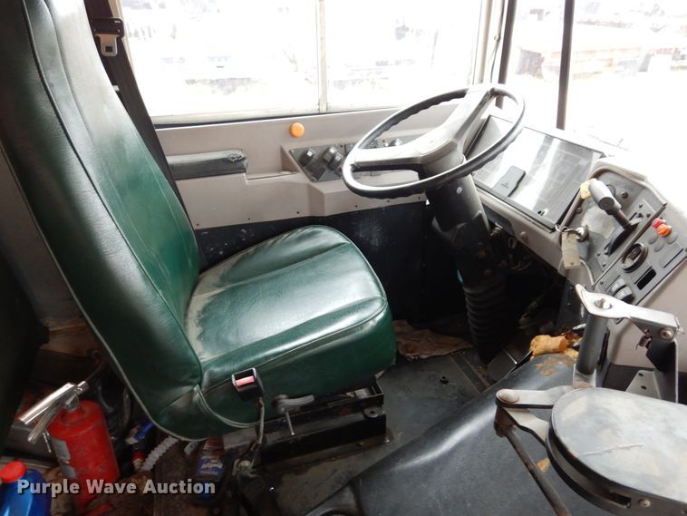 image for item DI8687 2000 International 3800  Amtran school bus