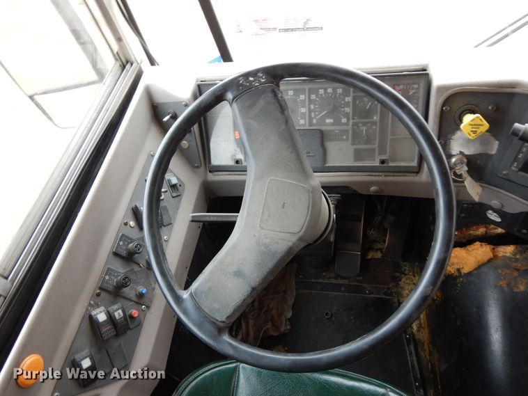 image for item DI8687 2000 International 3800  Amtran school bus