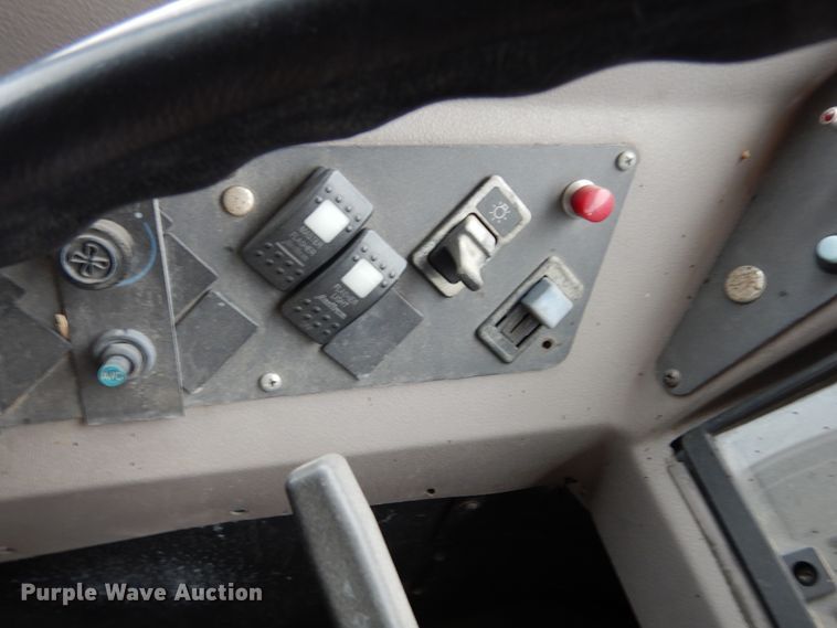 image for item DI8687 2000 International 3800  Amtran school bus