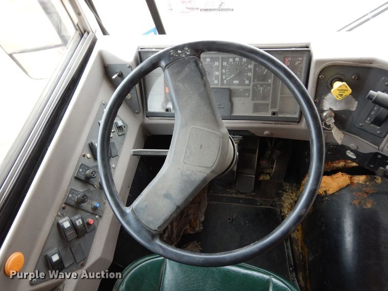 image for item DI8687 2000 International 3800  Amtran school bus