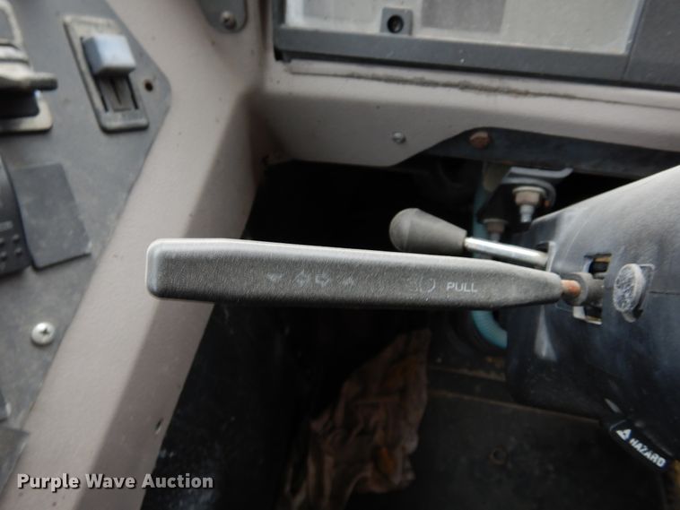 image for item DI8687 2000 International 3800  Amtran school bus