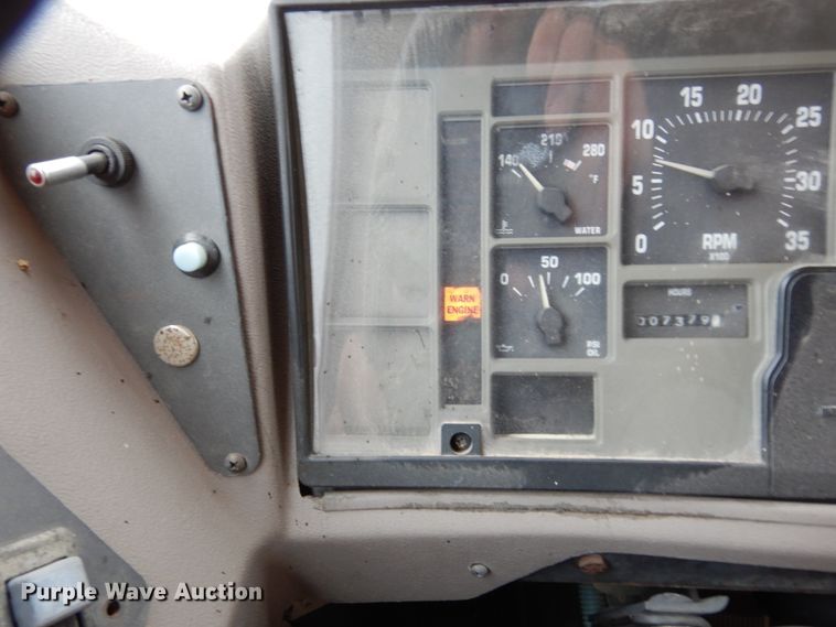 image for item DI8687 2000 International 3800  Amtran school bus