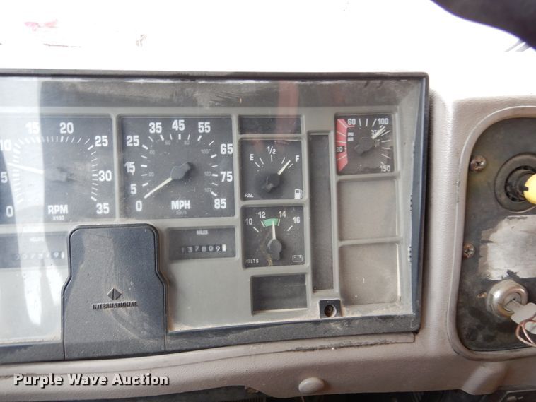 image for item DI8687 2000 International 3800  Amtran school bus