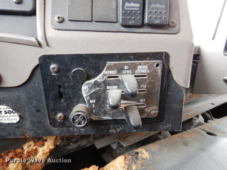 image for item DI8687 2000 International 3800  Amtran school bus