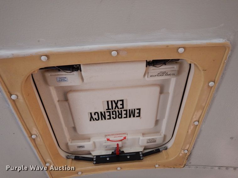 image for item DI8687 2000 International 3800  Amtran school bus