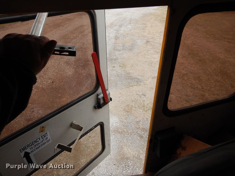 image for item DI8687 2000 International 3800  Amtran school bus