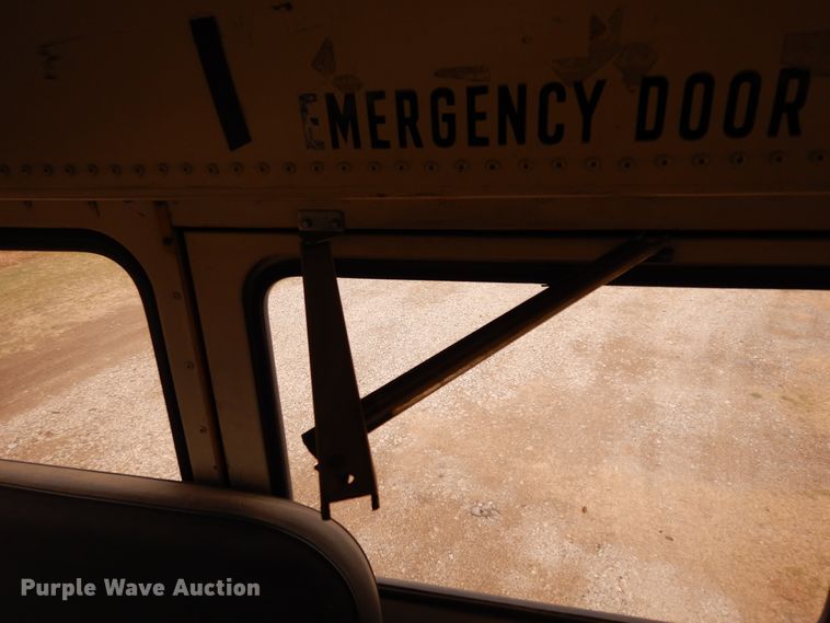 image for item DI8687 2000 International 3800  Amtran school bus