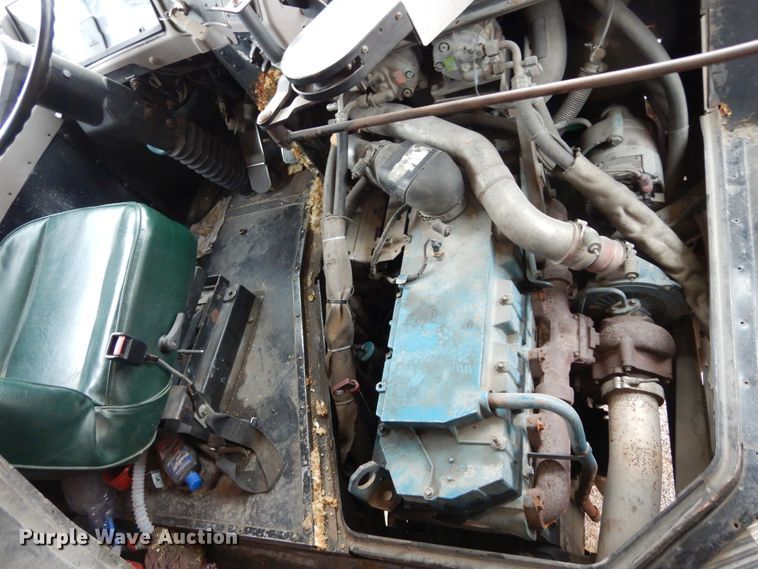 image for item DI8687 2000 International 3800  Amtran school bus