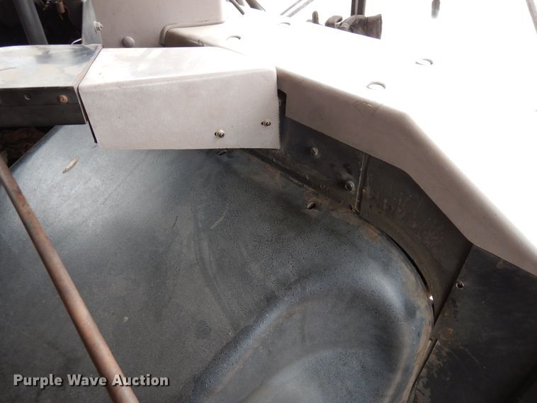 image for item DI8687 2000 International 3800  Amtran school bus