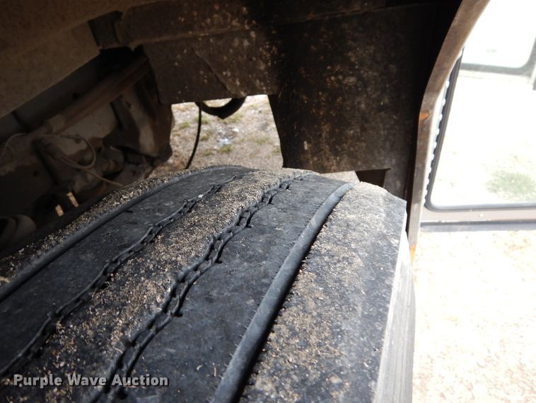 image for item DI8687 2000 International 3800  Amtran school bus