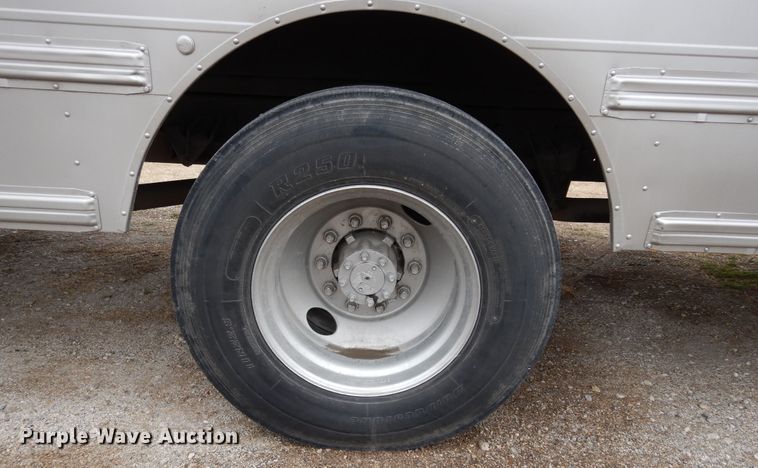 image for item DI8687 2000 International 3800  Amtran school bus