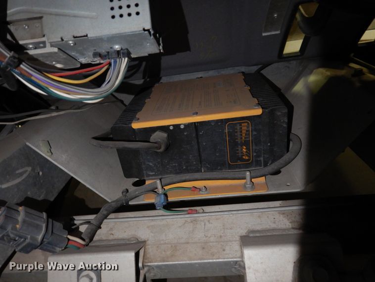 image for item DI8689 2002 Ford Think  golf cart