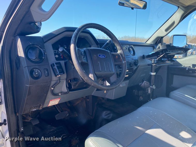 image for item DL6904 2015 Ford F250 Super Duty  utility bed pickup truck