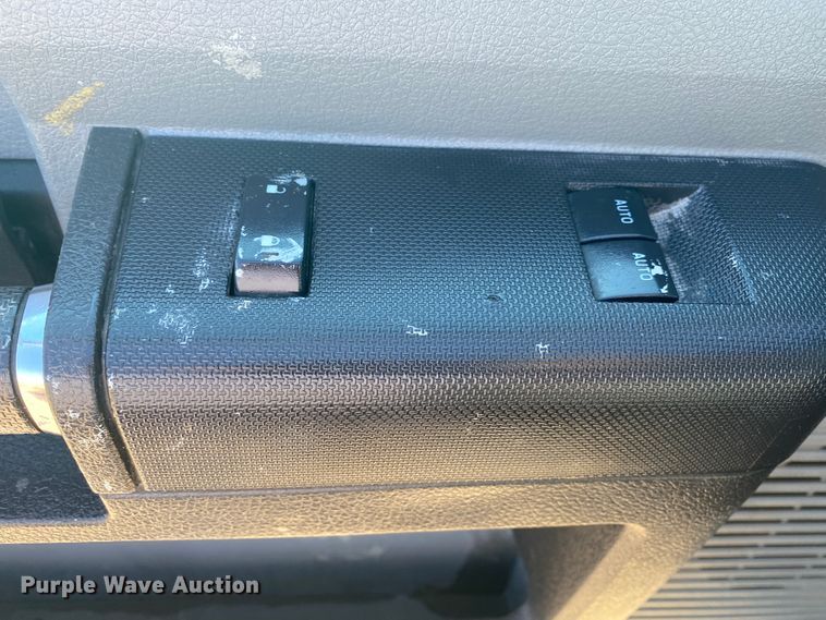 image for item DL6904 2015 Ford F250 Super Duty  utility bed pickup truck