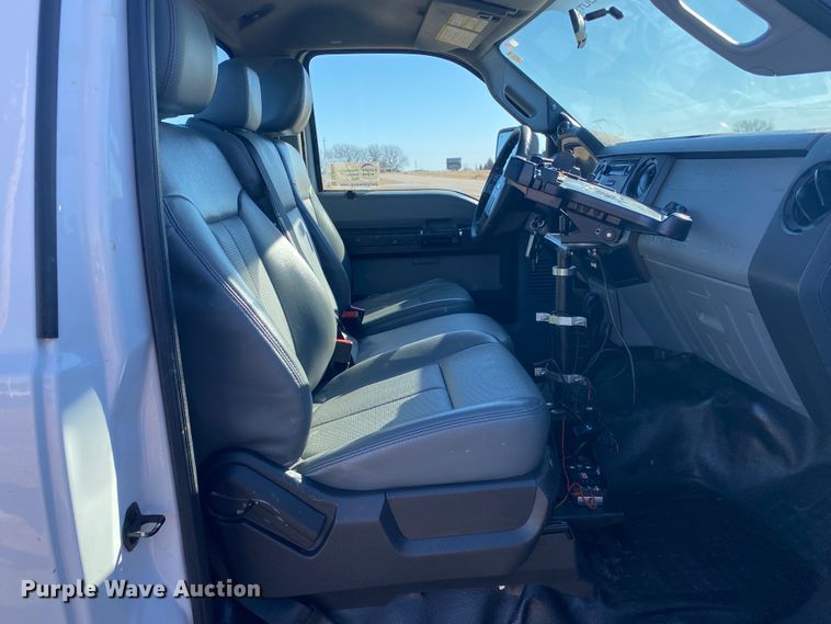 image for item DL6904 2015 Ford F250 Super Duty  utility bed pickup truck