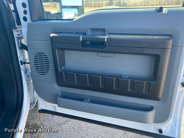 image for item DL6904 2015 Ford F250 Super Duty  utility bed pickup truck