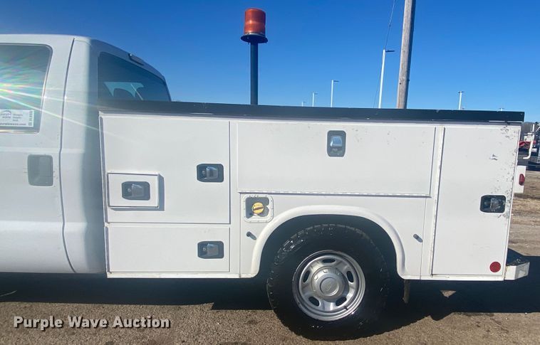 image for item DL6904 2015 Ford F250 Super Duty  utility bed pickup truck