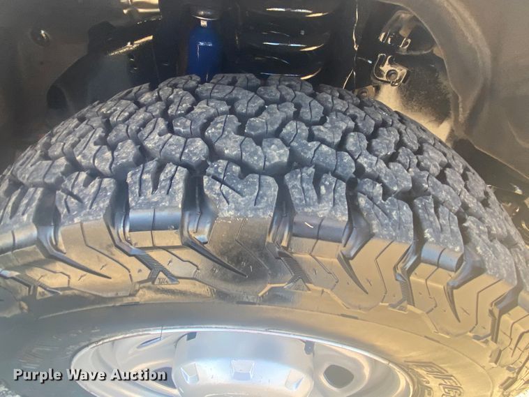 image for item DL6904 2015 Ford F250 Super Duty  utility bed pickup truck