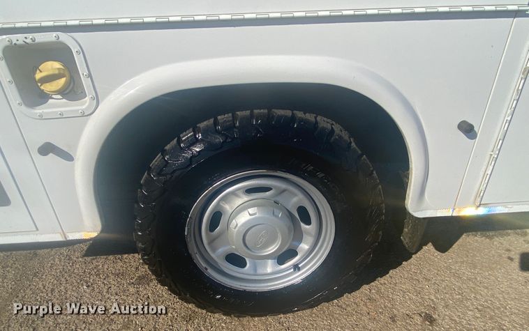 image for item DL6904 2015 Ford F250 Super Duty  utility bed pickup truck