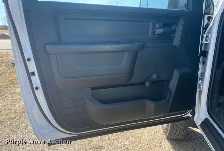 image for item DL6923 2013 Dodge Ram 5500  flatbed truck