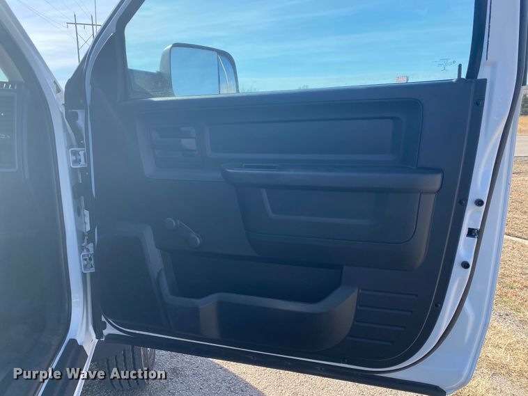 image for item DL6923 2013 Dodge Ram 5500  flatbed truck