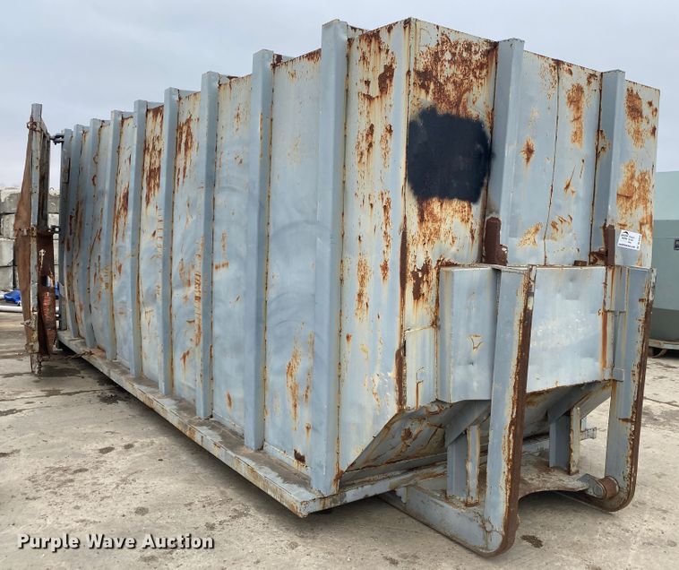 image for item DL6941 Roll-off compactor