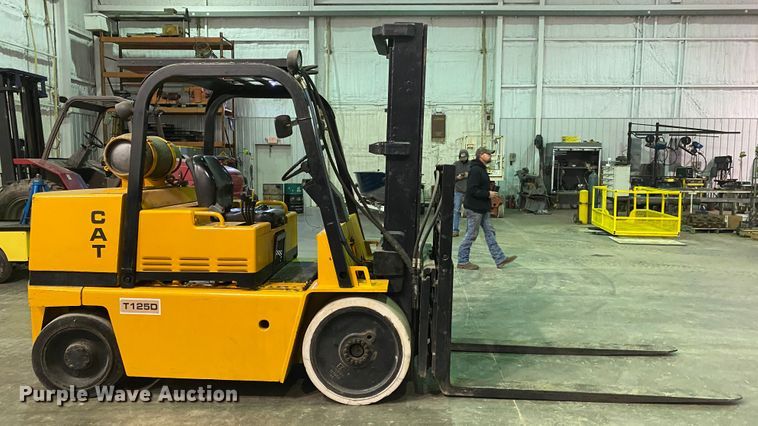 image for item DL6946 1996 Caterpillar T125D  forklift