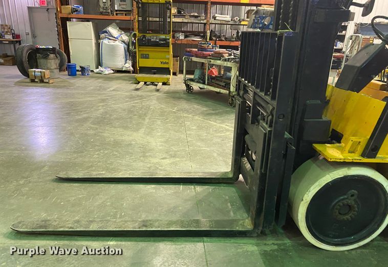 image for item DL6946 1996 Caterpillar T125D  forklift