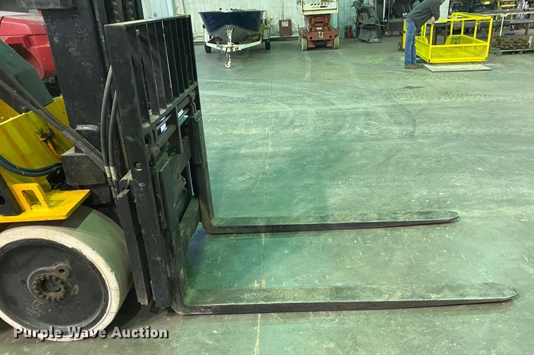 image for item DL6946 1996 Caterpillar T125D  forklift