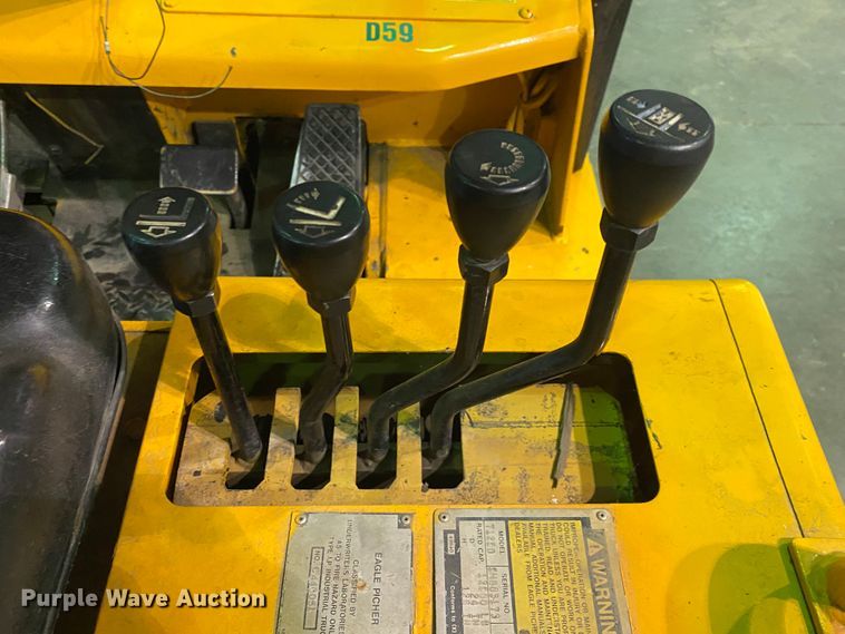 image for item DL6946 1996 Caterpillar T125D  forklift