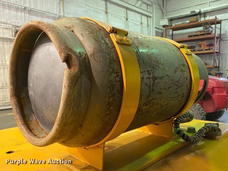 image for item DL6946 1996 Caterpillar T125D  forklift