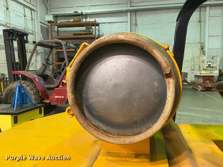 image for item DL6946 1996 Caterpillar T125D  forklift