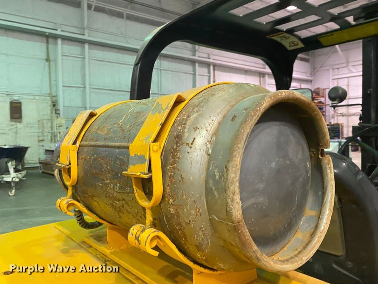 image for item DL6946 1996 Caterpillar T125D  forklift