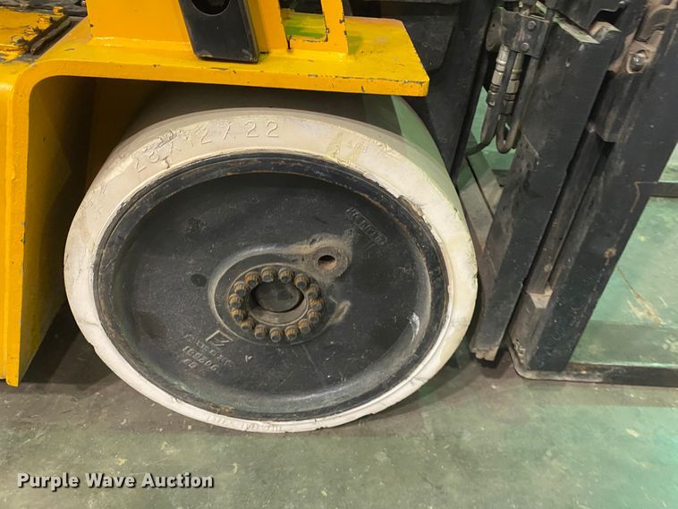 image for item DL6946 1996 Caterpillar T125D  forklift