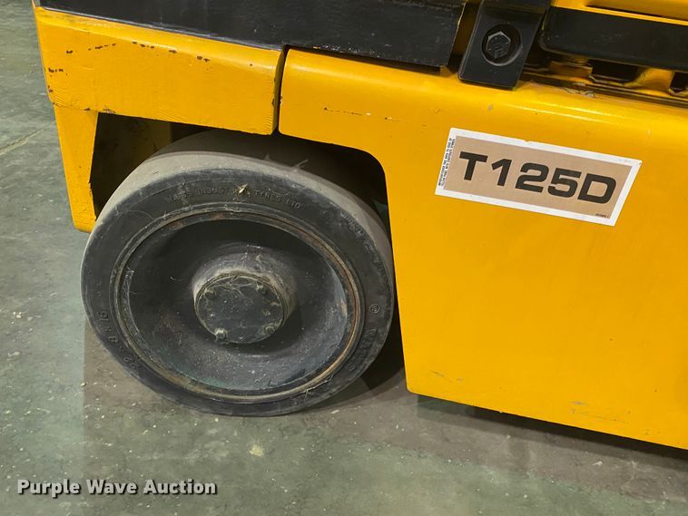 image for item DL6946 1996 Caterpillar T125D  forklift