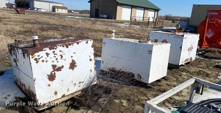 image for item DL6958 (3) fuel tanks