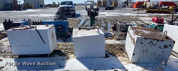 image for item DL6958 (3) fuel tanks