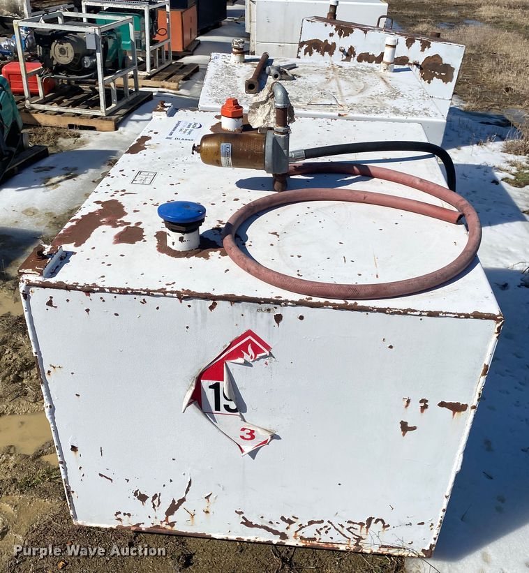 image for item DL6958 (3) fuel tanks