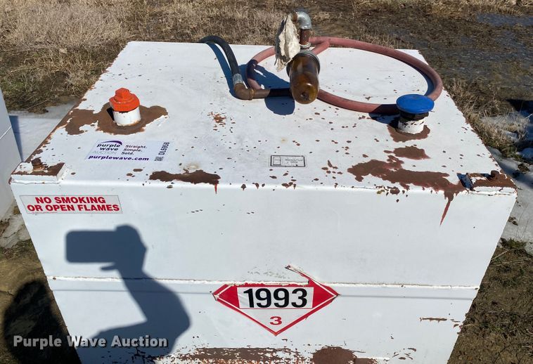 image for item DL6958 (3) fuel tanks