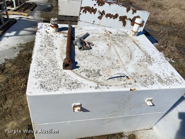 image for item DL6958 (3) fuel tanks