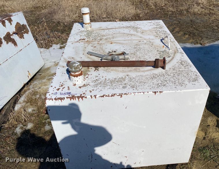 image for item DL6958 (3) fuel tanks