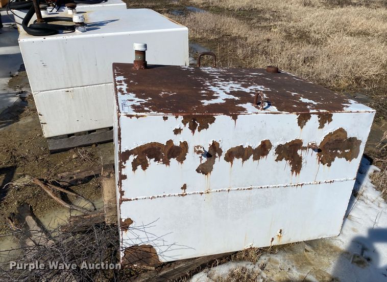 image for item DL6958 (3) fuel tanks