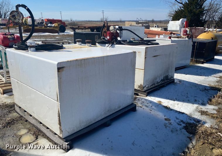 image for item DL6960 (4) fuel tanks